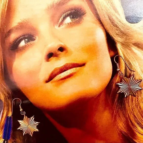 Vintage Golden Starburst Dangle Earrings - Picture 3 of 6
